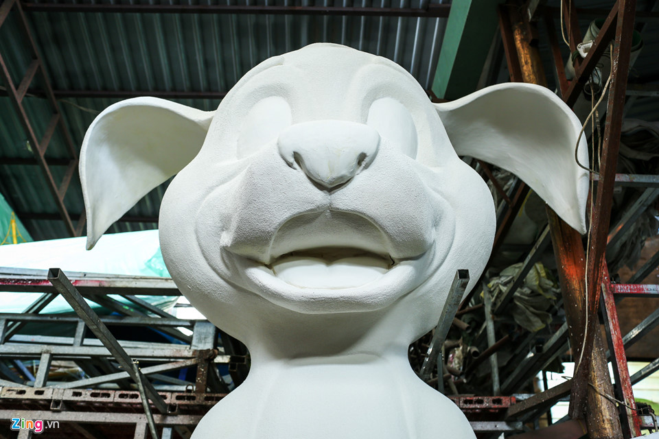 Xưởng chế tác linh vật đường hoa Nguyễn Huệ dịp Tết